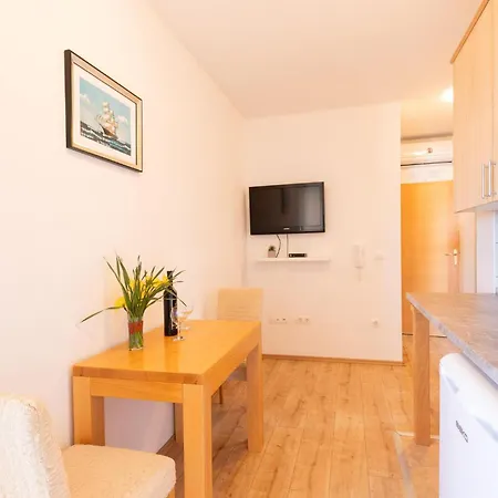 Cozy In With House Sea View Apartment